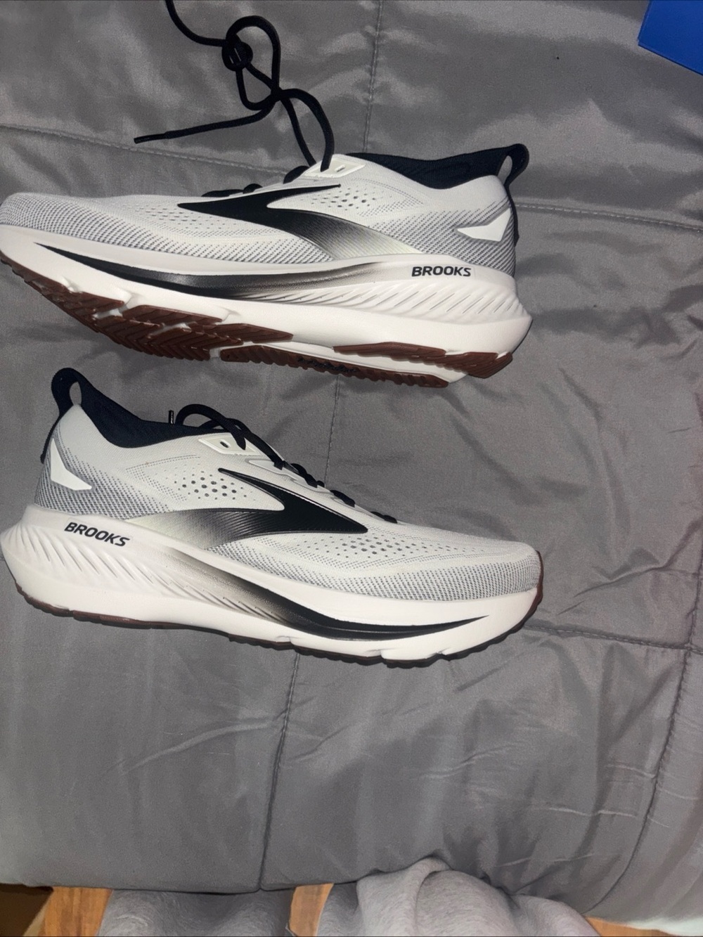 Brooks Men's White and Black Running Sneakers size 12 wide